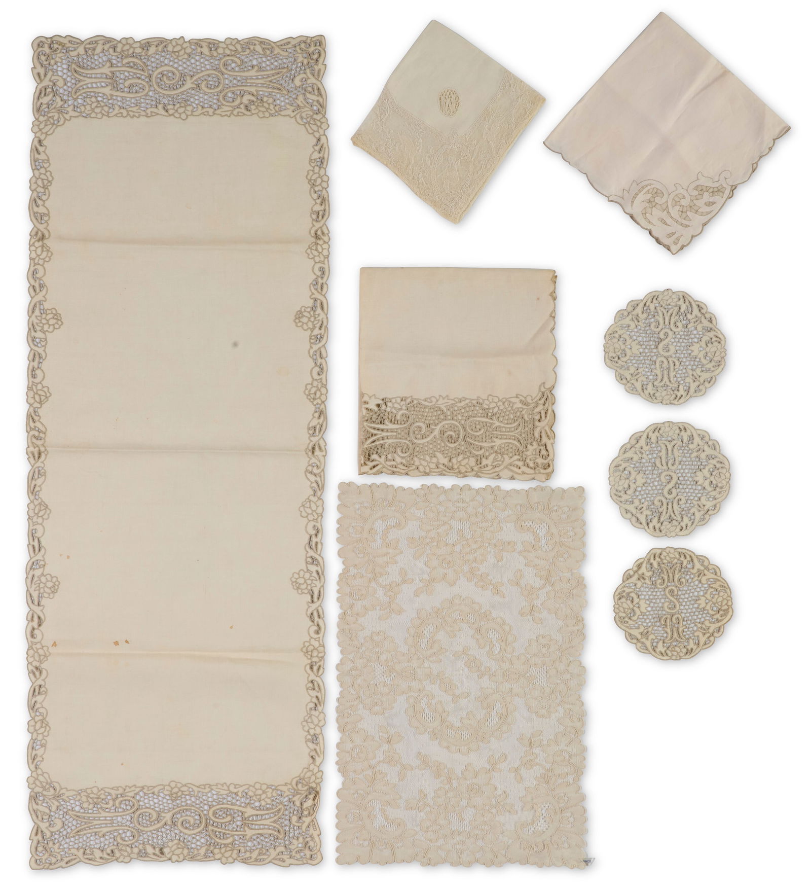 A SET OF MONOGRAMED CUT WORK TABLE LINENS 20TH CENTURY (1 of 1)