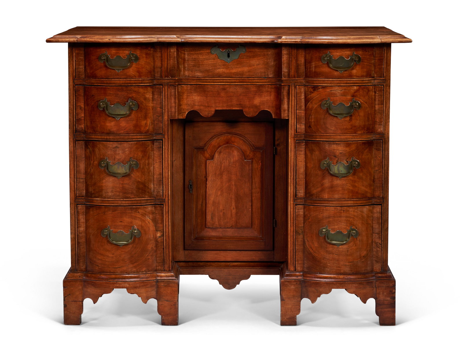 A QUEEN ANNE MAHOGANY BLOCK-FRONT KNEEHOLE BUREAU TABLE BOSTON, 1740-1760 (1 of 9)