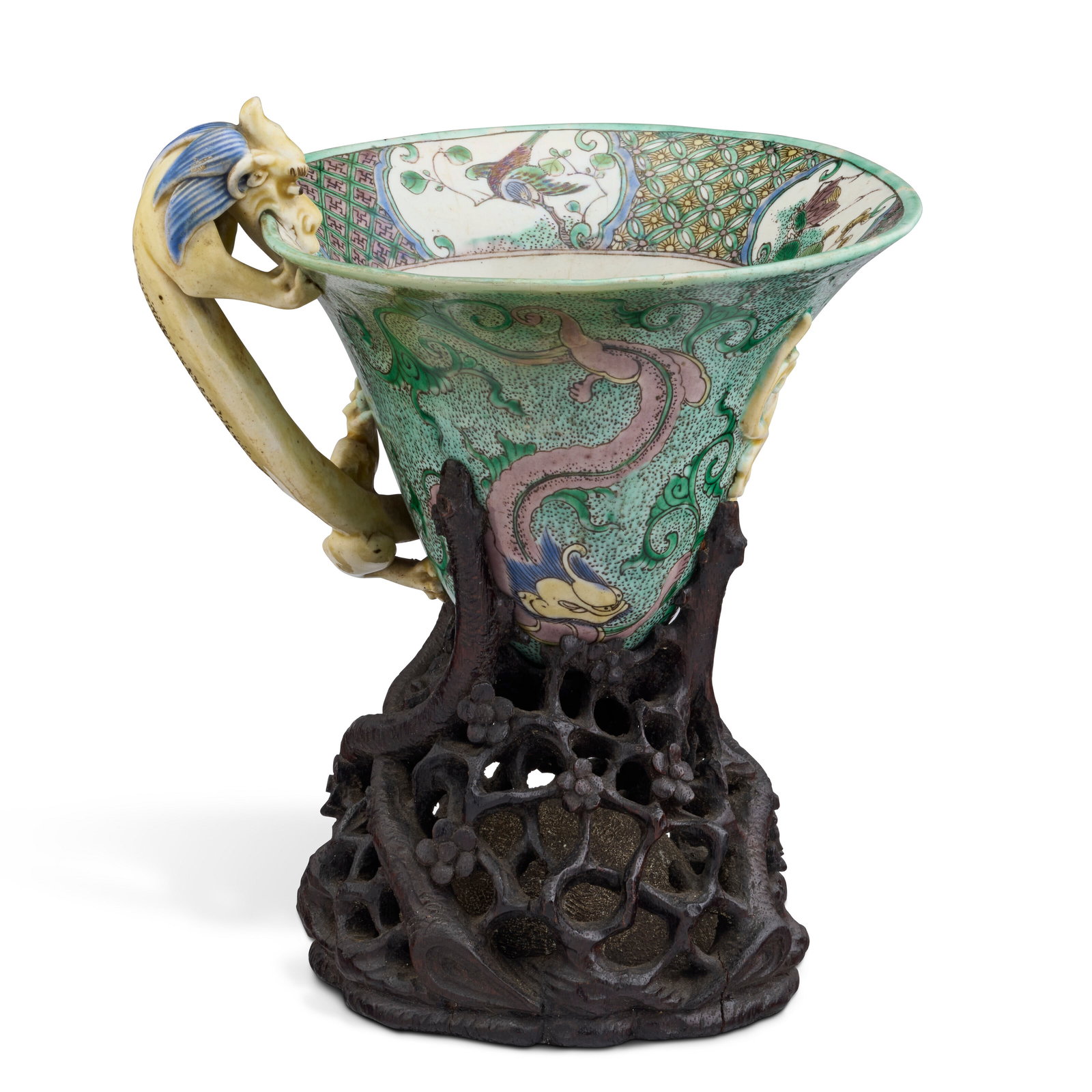 A CHINESE PORCELAIN FAMILLE VERTE LIBATION CUP KANGXI PERIOD (1662-1722) (1 of 7)