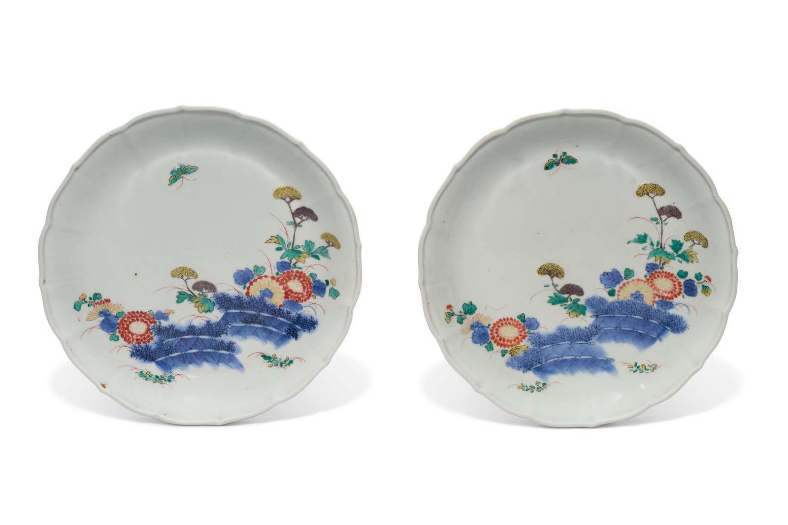 A PAIR OF JAPANESE PORCELAIN DISHES EDO PERIOD, LATE 18TH CENTURY (1 of 2)