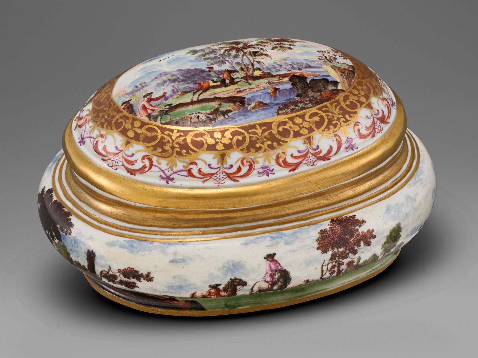 A BÖTTGER PORCELAIN OVAL SUGAR-BOX AND COVER CIRCA 1725, THE BOX INTERIOR WITH BLUE K.P.M. AND (1 of 8)