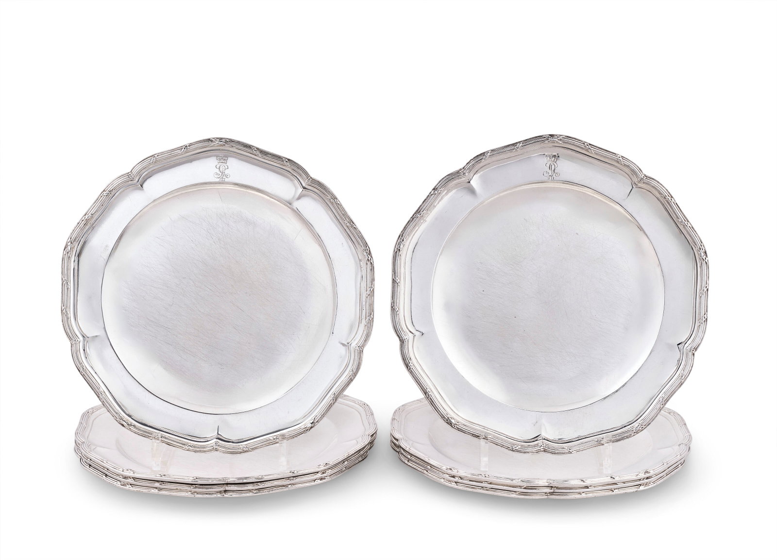 SUITE DE HUIT ASSIETTES EN ARGENT ALLEMAND DU SERVICE DE GEORGE III ROI DE GRANDE BRETAGNE D'IRLANDE: Details SUITE DE HUIT ASSIETTES EN ARGENT ALLEMAND DU SERVICE DE GEORGE III ROI DE GRANDE BRETAGNE D'IRLANDE ET ROI DE HANOVRE PAR FRANTZ PETER OU JOHANN DANIEL BUNSEN, HANOVRE, LETTRE-DATE E, VERS