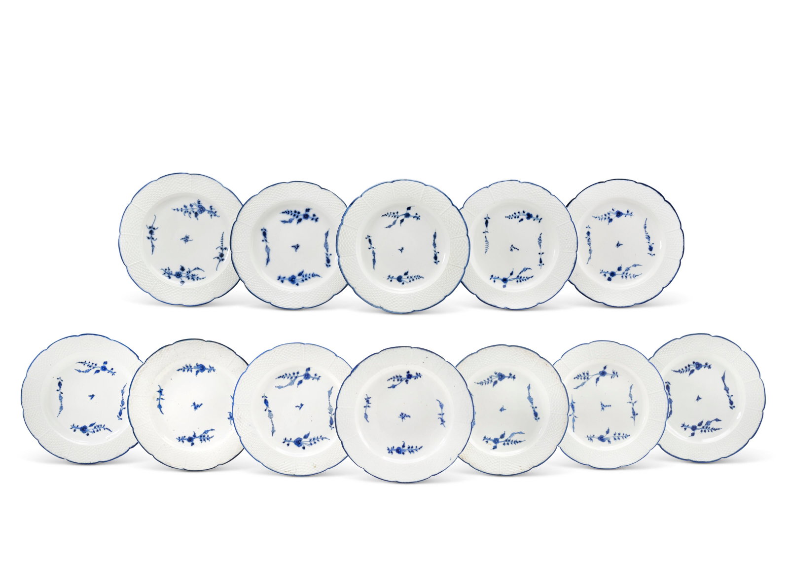 SUITE DE DOUZE ASSIETTES EN PORCELAINE TENDRE (1 of 3)