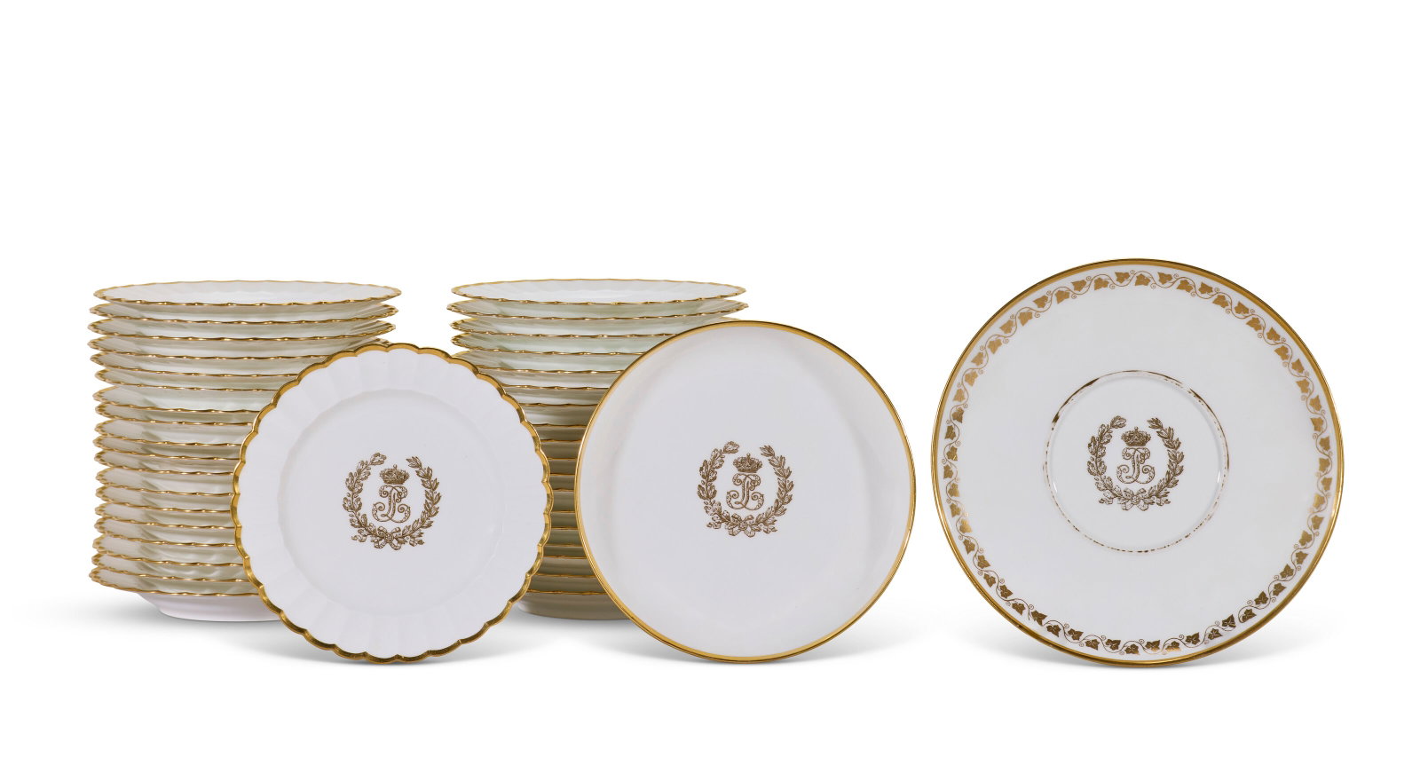 ENSEMBLE DE TRENTE-SEPT PATELLES À BEURRE DU SERVICE DU CHÂTEAU D'EU ET DEUX SOUCOUPES EN (1 of 4)