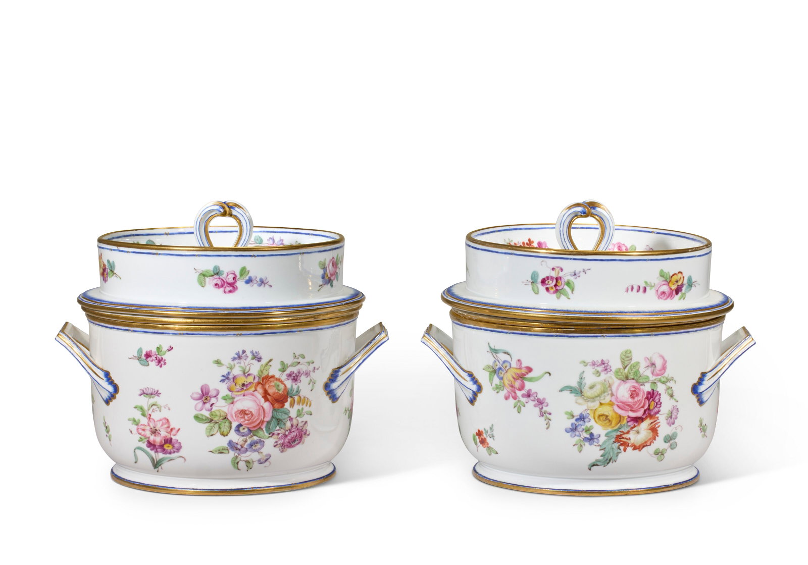 DEUX DE GLACIÈRES COUVERTES ET LEUR DOUBLURE EN PORCELAINE DURE D'ÉPOQUE LOUIS XVI (1 of 1)