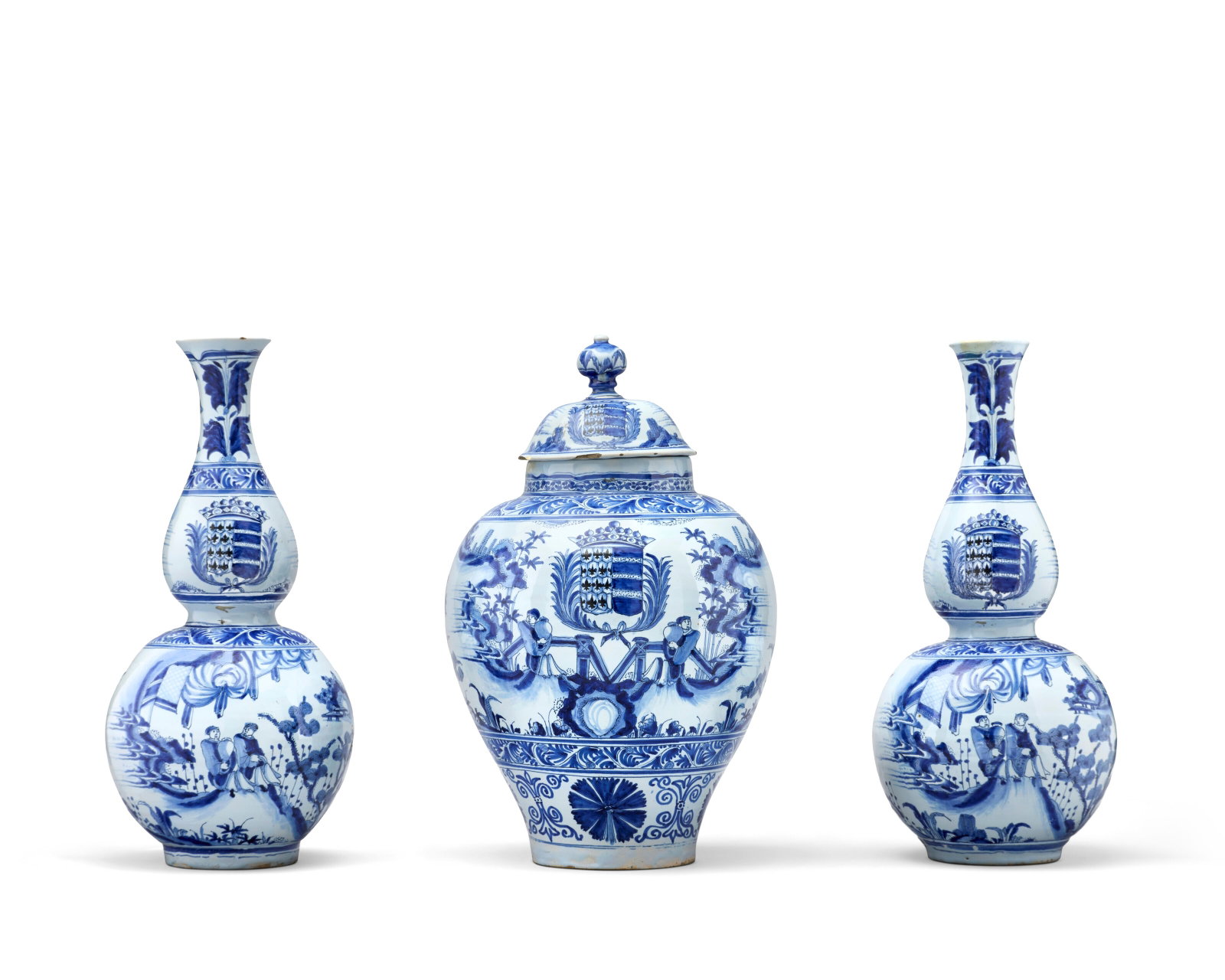 GARNITURE DE TROIS VASES EN FAÏENCE (1 of 4)