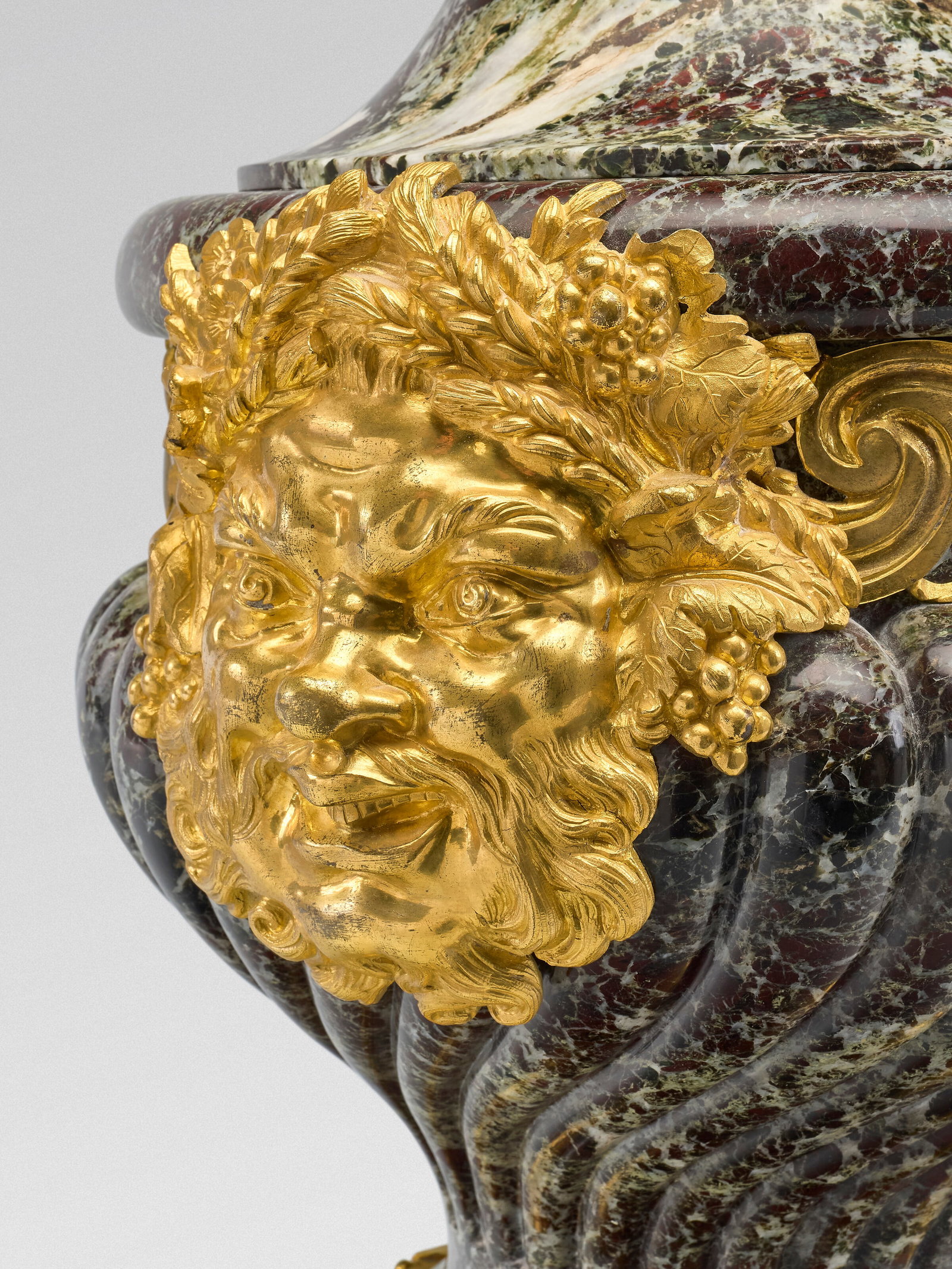 VASE COUVERT D'ÉPOQUE NÉOCLASSIQUE - 2