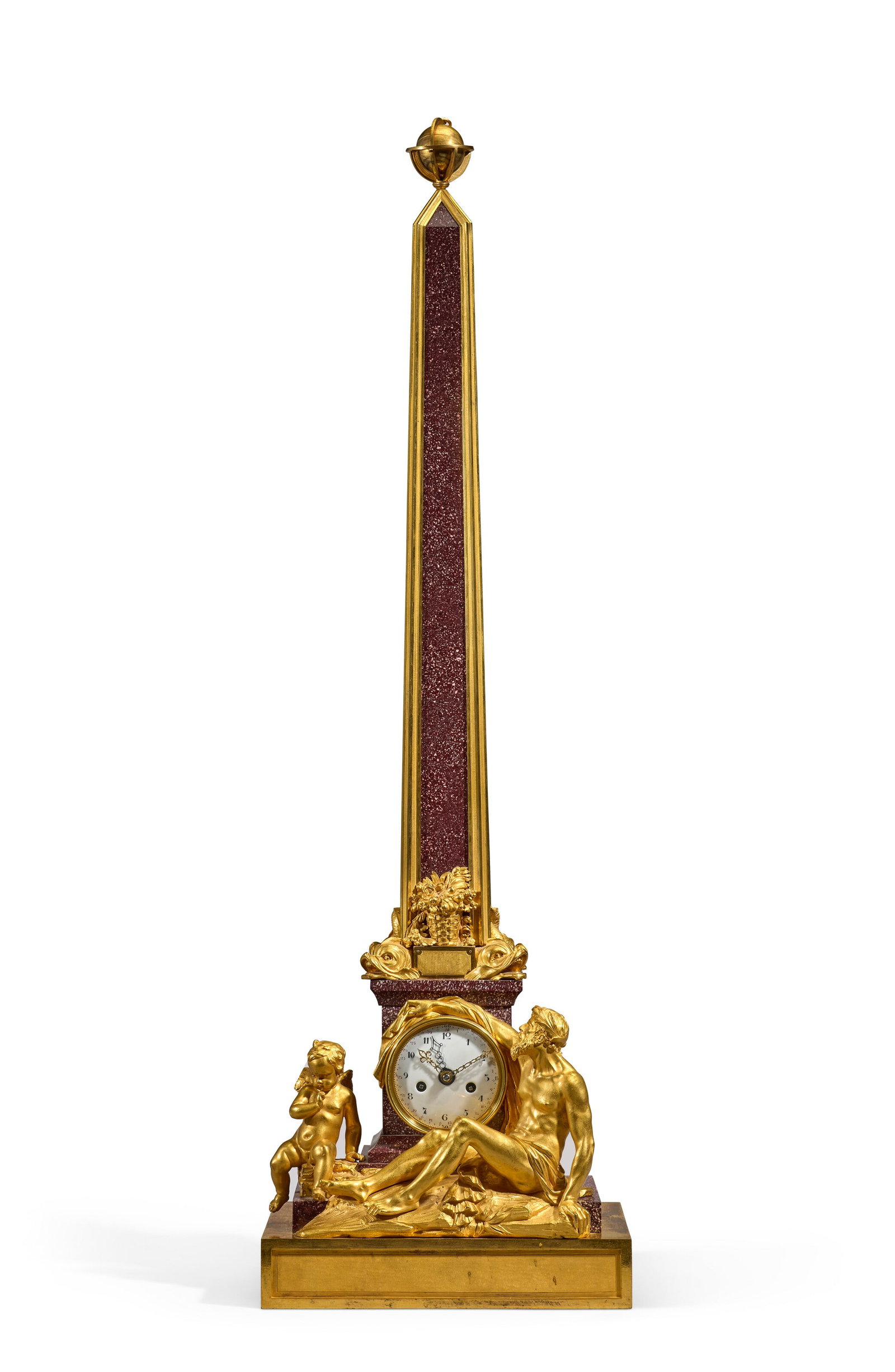 PENDULE À L’OBÉLISQUE D’ÉPOQUE NÉOCLASSIQUE: Details PENDULE À L’OBÉLISQUE D’ÉPOQUE NÉOCLASSIQUE FIN DU XVIIIE SIÈCLE - DÉBUT DU XIXE SIÈCLE En porphyre d'Egypte et ornementation de bronze