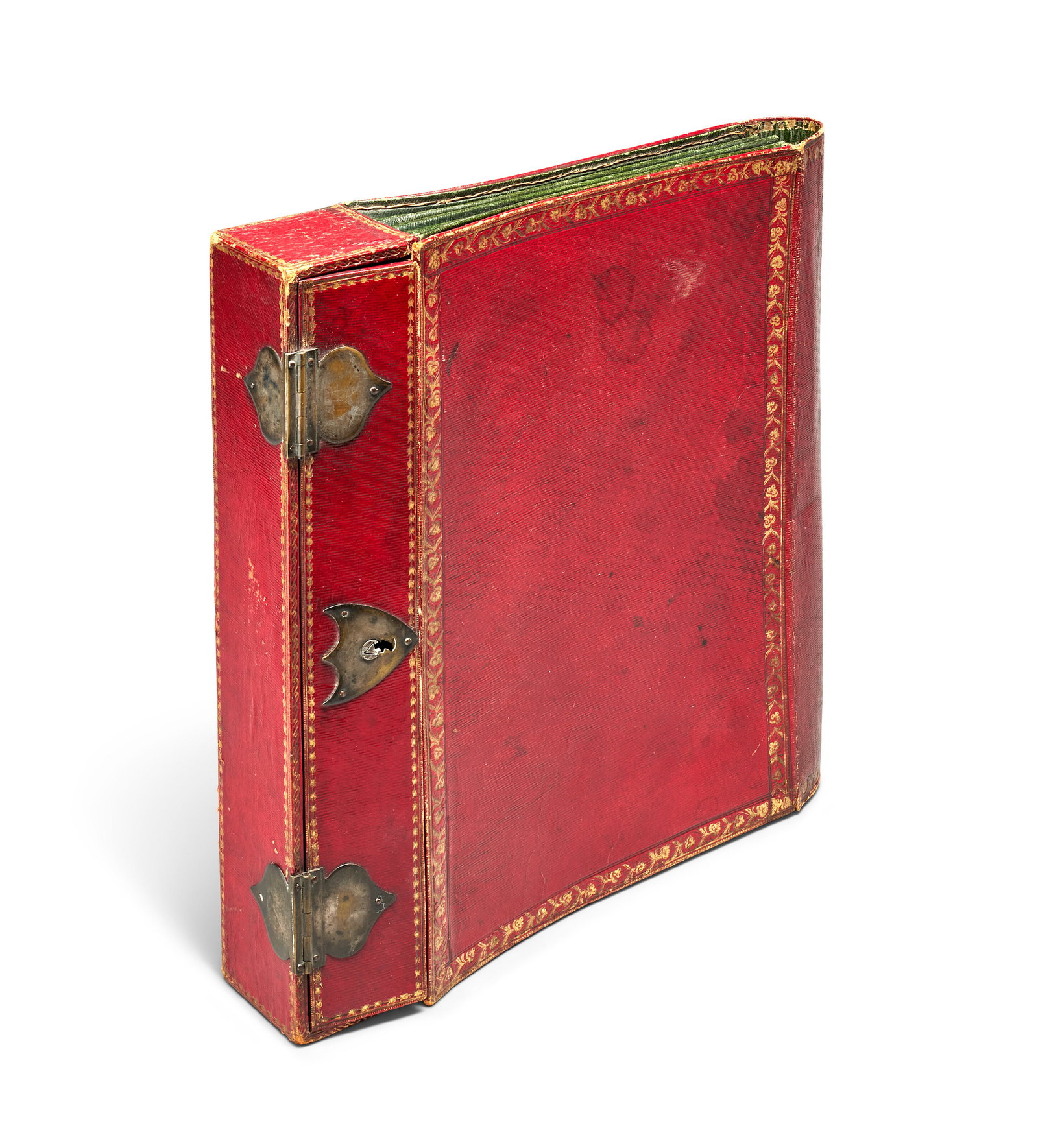 ÉCRITOIRE DE VOYAGE FORMANT PORTEFEUILLE D'ÉPOQUE LOUIS XVI: Details ÉCRITOIRE DE VOYAGE FORMANT PORTEFEUILLE D'ÉPOQUE LOUIS XVI DERNIER QUART DU XVIIIE SIÈCLE En maroquin rouge, maroquin vert et métal argenté, la partie haute à