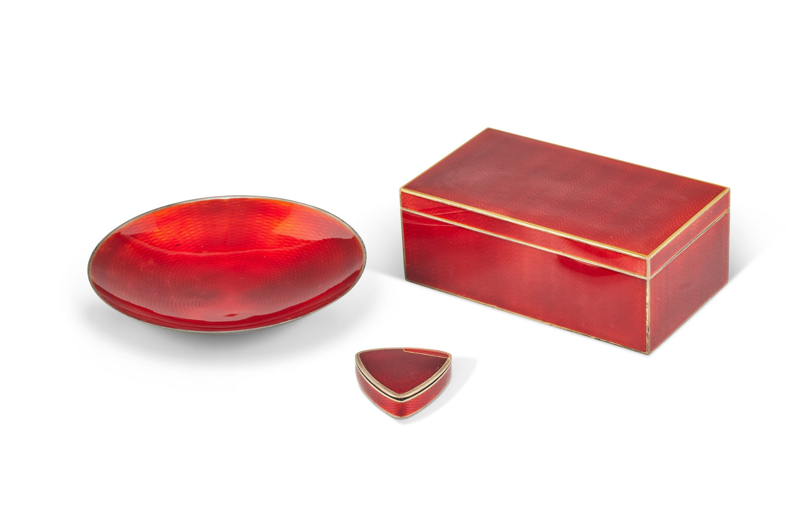 BOÎTE DE TABLE EN VERMEIL GUILLOCHÉ ÉMAILLÉ: Details BOÎTE DE TABLE EN VERMEIL GUILLOCHÉ ÉMAILLÉ PAR FABERGÉ, ORFÈVRE HENRIK WIGSTRÖM, ST PETERSBOURG, 1908-1917 Rectangulaire, entièrement émaillé