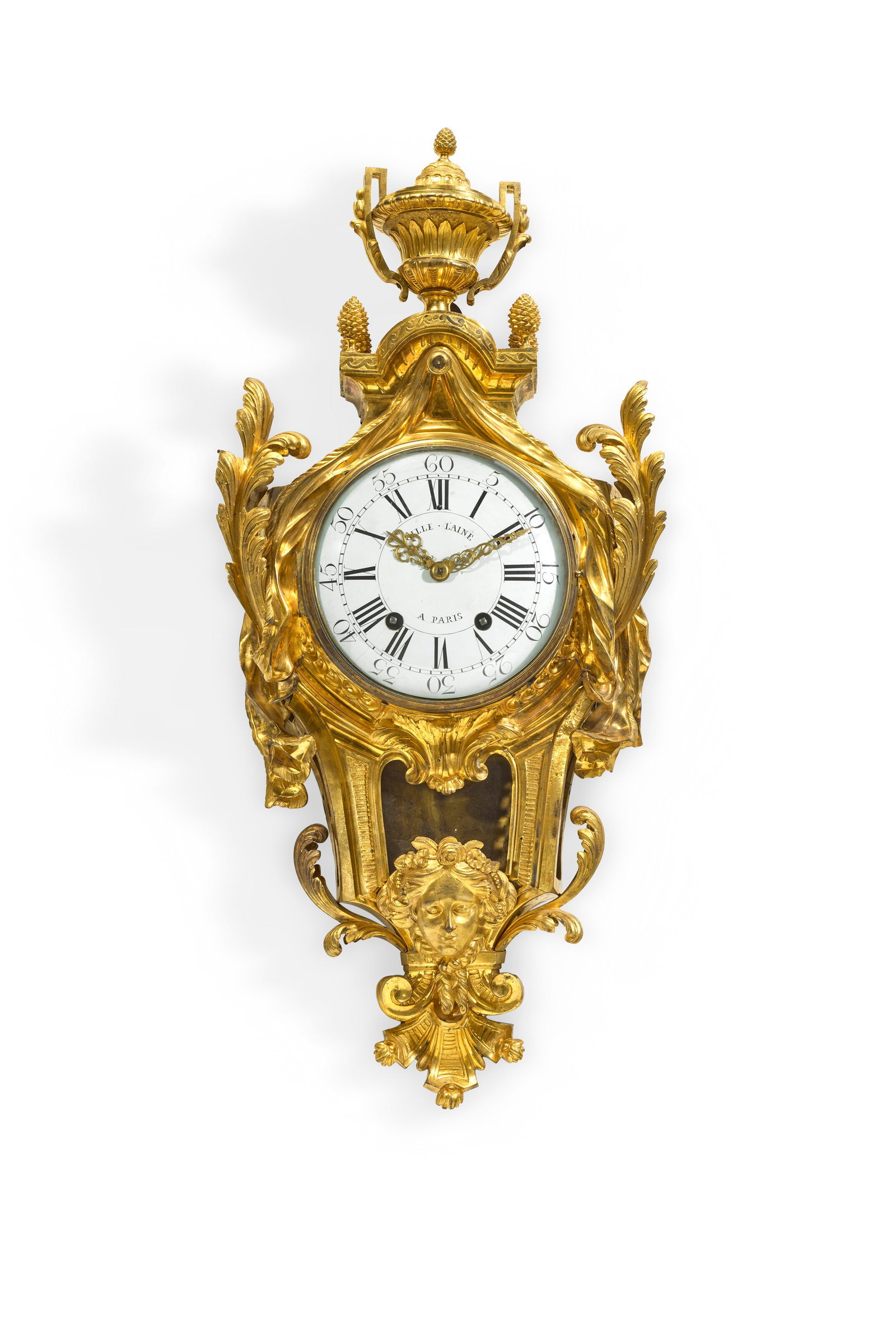 CARTEL D’APPLIQUE D’ÉPOQUE TRANSITION: Details CARTEL D’APPLIQUE D’ÉPOQUE TRANSITION SIGNATURE DE GILLES L’AINÉ, VERS 1770 - 1775 En bronze ciselé et doré, le cadran émaillé blanc signé
