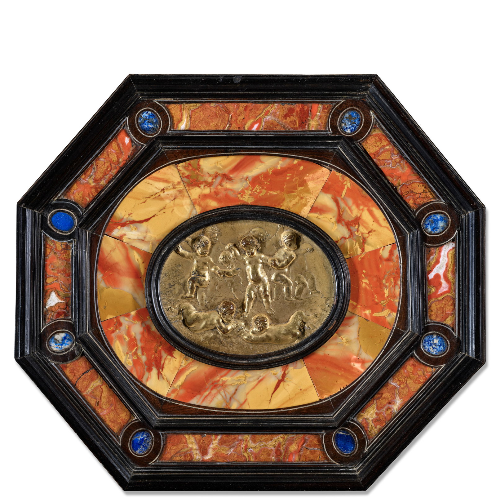 FLANDRES, PROBABLEMENT XVIIE SIÈCLE: Details FLANDRES, PROBABLEMENT XVIIE SIÈCLE Ronde de putti et satyres médaillon ovale en cuivre doré, dans un cadre associé italien, en partie du XVIIe siècle, en
