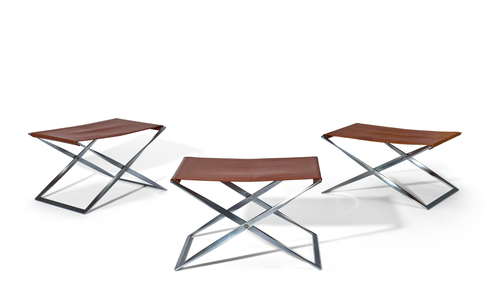 POUL KJAERHOLM (1929-1980): Details POUL KJAERHOLM (1929-1980) Tabouret 'PK 91', le modèle créé vers 1960 Acier inoxydable brossé et cuir ; on y joint deux tabourets modernes 34 x 63 x 45 cm (13 3⁄8 x