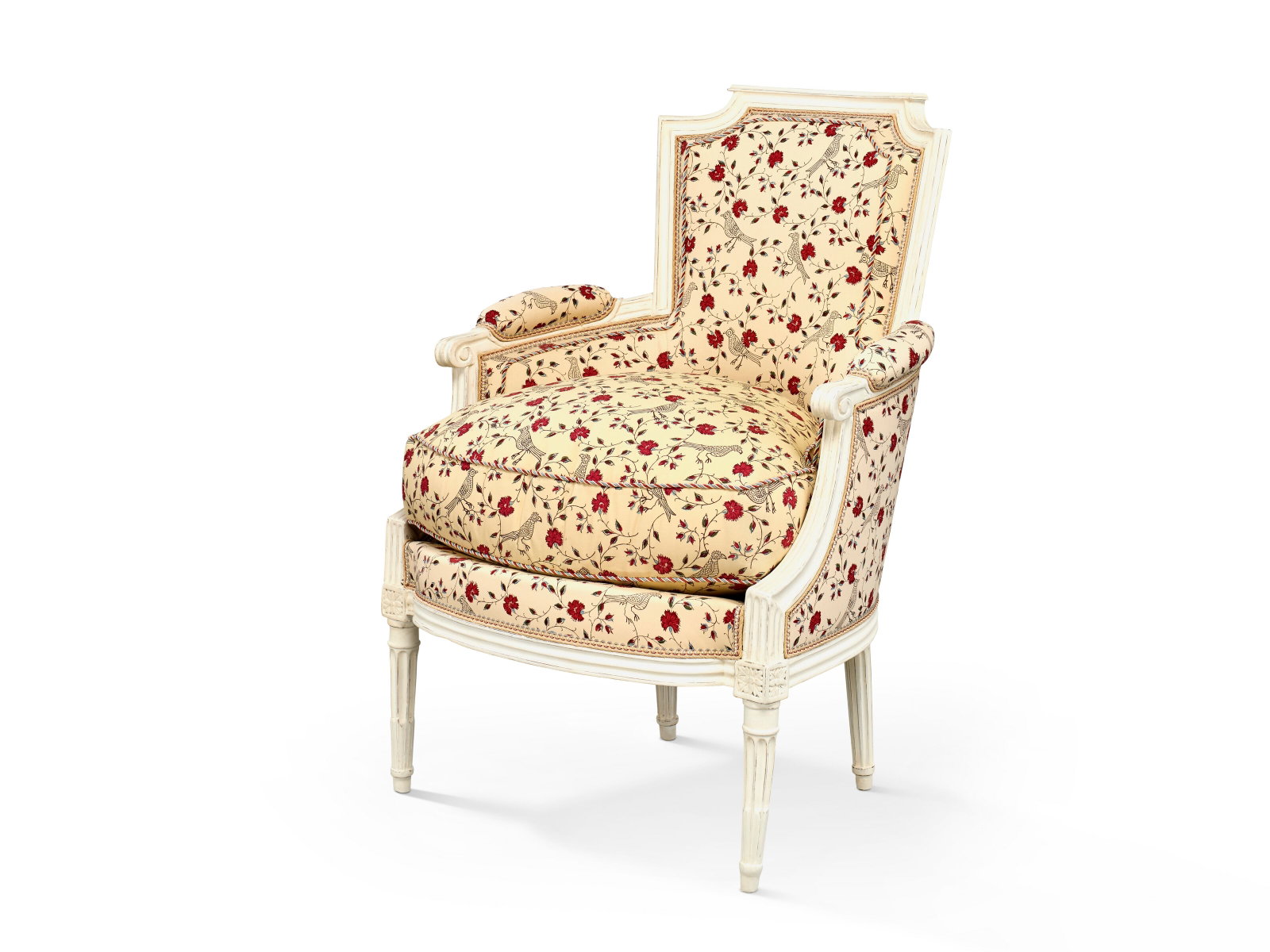 BERGÈRE D’ÉPOQUE LOUIS XVI: Details BERGÈRE D’ÉPOQUE LOUIS XVI DERNIER QUART DU XVIIIE SIÈCLE En noyer mouluré, sculpté et laqué blanc, le dossier en cabriolet en chapeau de gendarme, les acco
