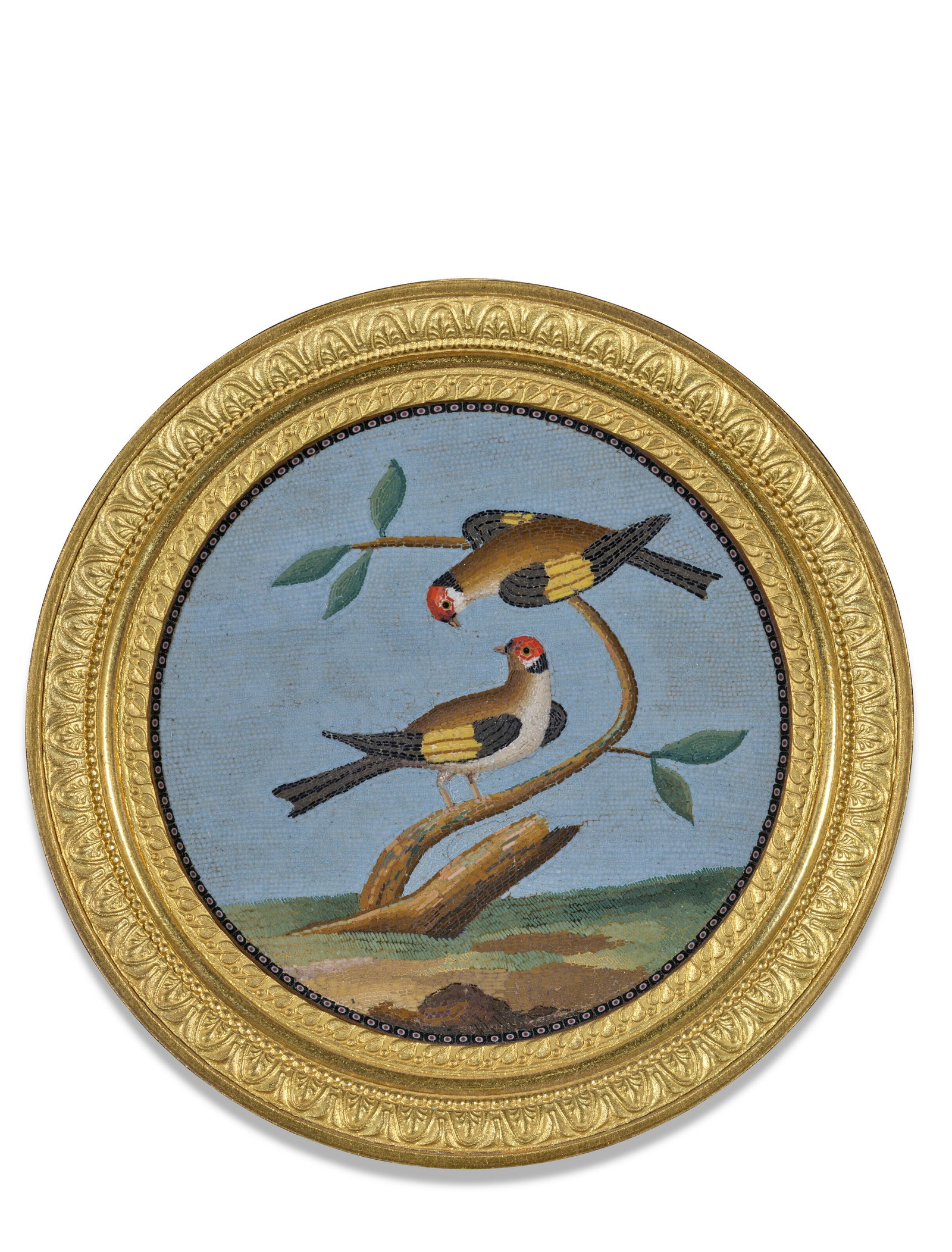 ATTRIBUÉ À GIACOMO RAFFAELLI (1753-1836), ROME, FIN DU XVIIIE OU DÉBUT DU XIXE: Details ATTRIBUÉ À GIACOMO RAFFAELLI (1753-1836), ROME, FIN DU XVIIIE OU DÉBUT DU XIXE SIÈCLE Deux oiseaux branchés médaillon en micromosaïque, dans un cadre en
