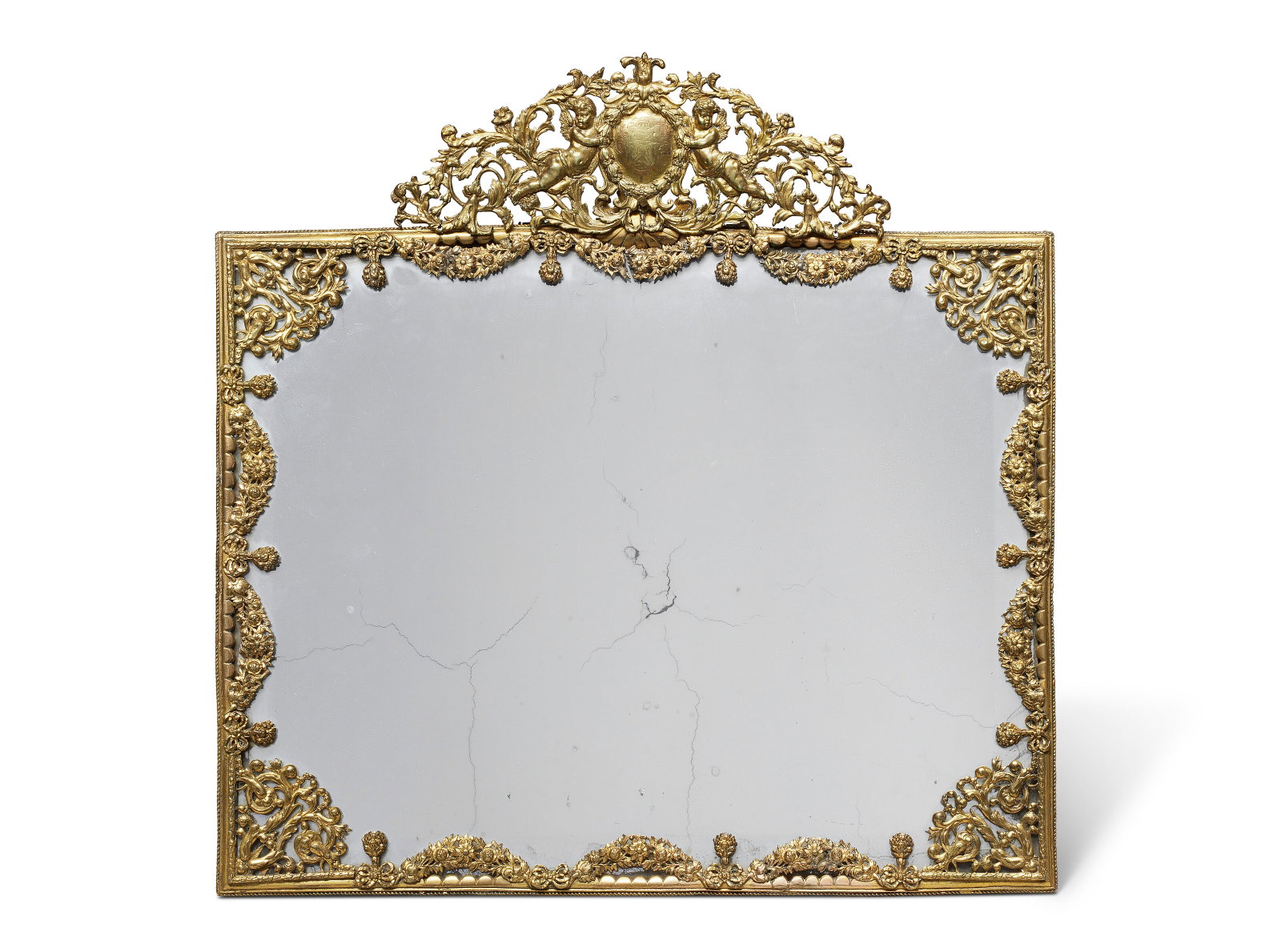 MIROIR DE TOILETTE D'ÉPOQUE BAROQUE: Details MIROIR DE TOILETTE D'ÉPOQUE BAROQUE FIN DU XVIIE SIÈCLE, PROBABLEMENT ITALIE En bronze ciselé et doré, le cadre rectangulaire orné d'une frise d'une guirlande de