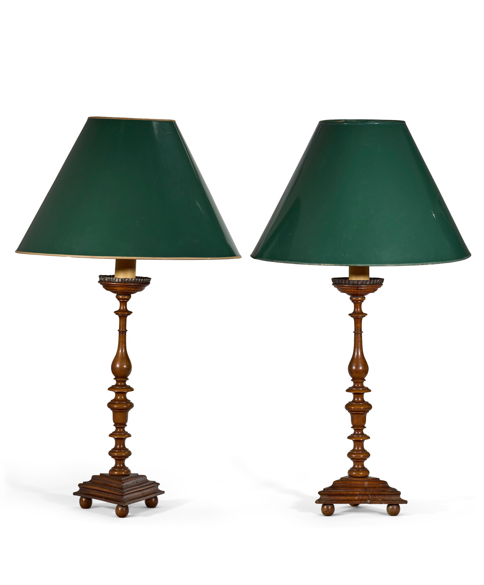 PAIRE DE PIQUE-CIERGES DE STYLE LOUIS XIII MONTÉS EN LAMPE (1 of 3)