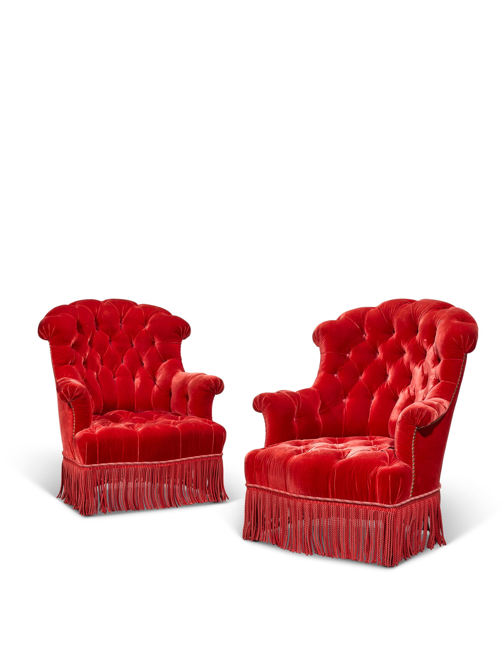 PAIRE DE FAUTEUILS CRAPAUD D’ÉPOQUE NAPOLÉON III: Details PAIRE DE FAUTEUILS CRAPAUD D’ÉPOQUE NAPOLÉON III SECONDE MOITIÉ DU XIXE SIÈCLE Entièrement couvert de velours de soie corail capitonné, reposant sur des