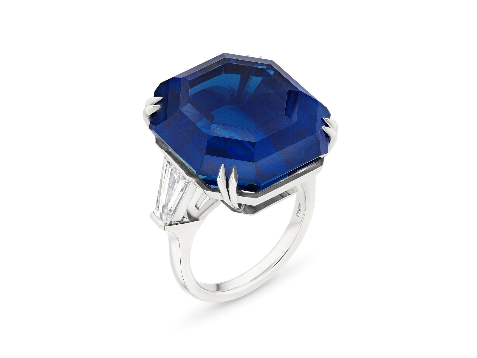 AN EXCEPTIONAL SAPPHIRE AND DIAMOND RING (1 of 4)