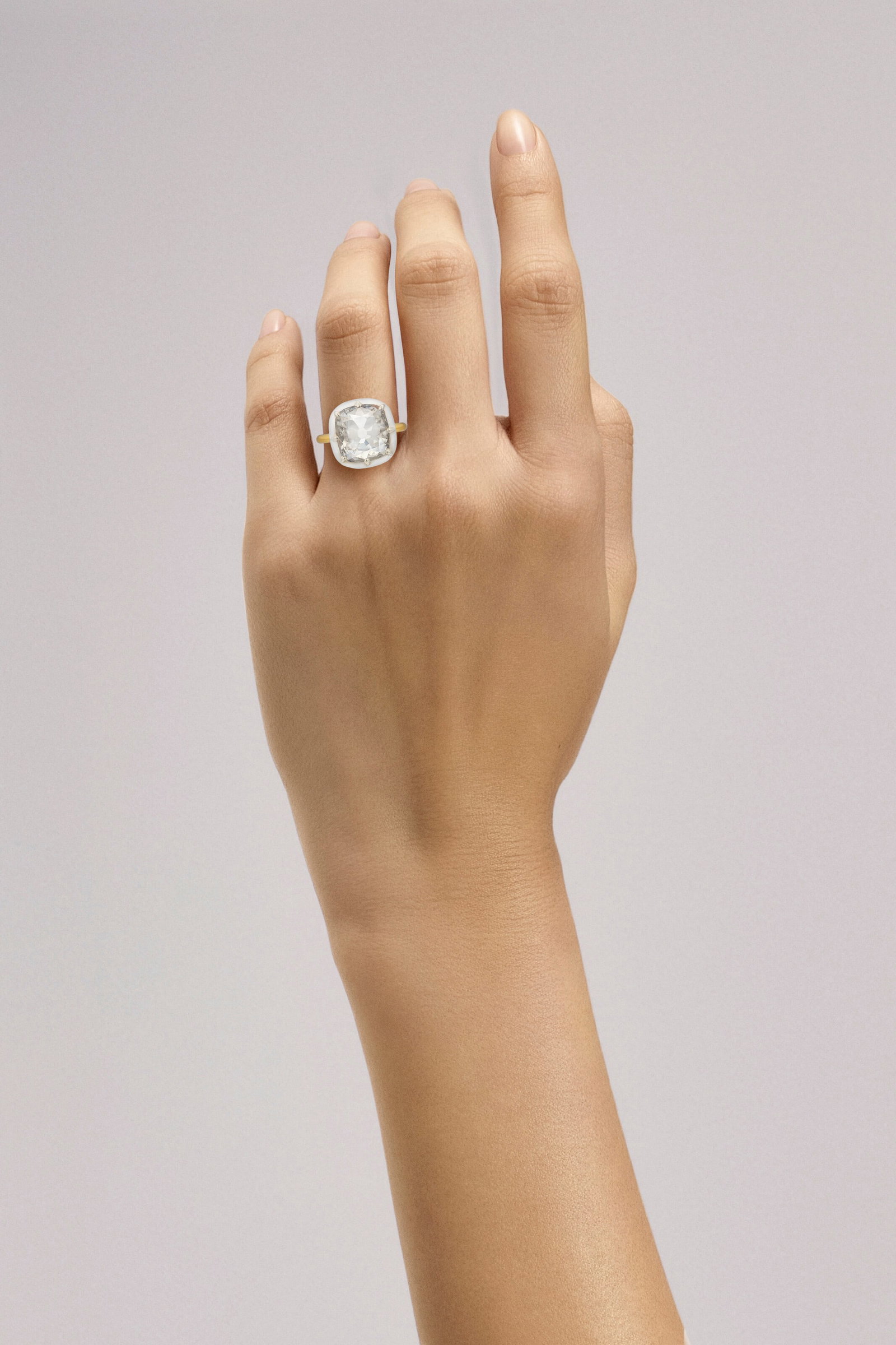 Details Cushion brilliant-cut diamond of 3.11 carats, in a rubover collet-setting GIA, 2024, report - 4