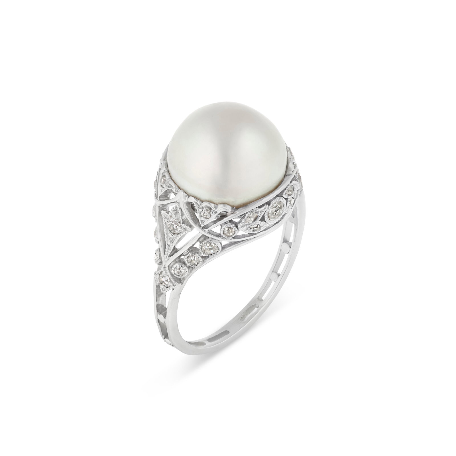 BLACK STARR & FROST ANTIQUE NATURAL PEARL AND DIAMOND RING: BLACK STARR & FROST ANTIQUE NATURAL PEARL AND DIAMOND RING Details Button-shaped natural pearl of 11.23 x 11.10 mm, old and rose-cut diamonds, platinum, circa 1915, signed BS&F GIA, 2026, report no.