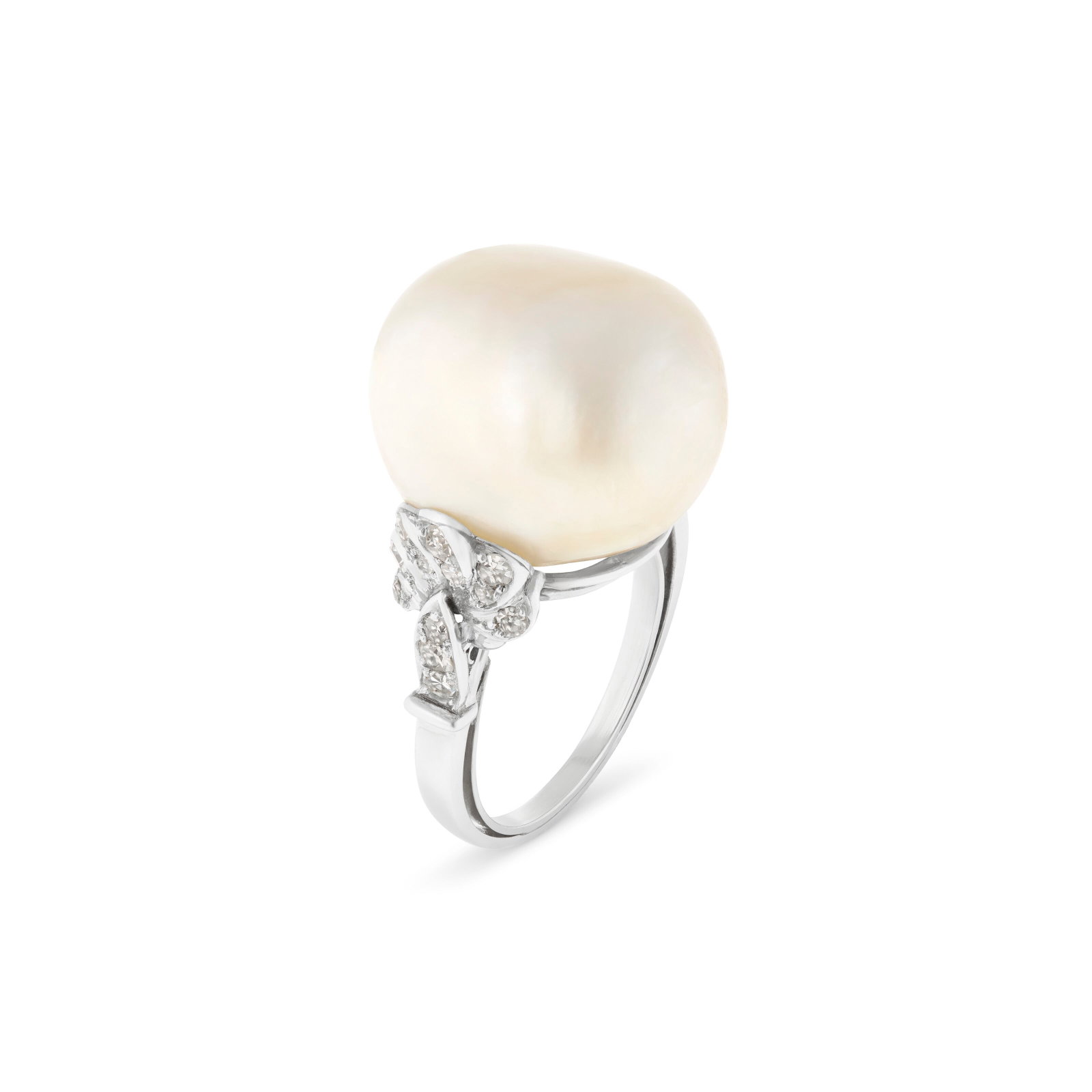 ANTIQUE NATURAL PEARL AND DIAMOND RING: ANTIQUE NATURAL PEARL AND DIAMOND RING Details Button-shaped natural pearl of 16.67 x 16.10 x 14.25 mm, single-cut diamonds, platinum, circa 1915 GIA, 2026, report no. 1232926796: natural pearl, saltw