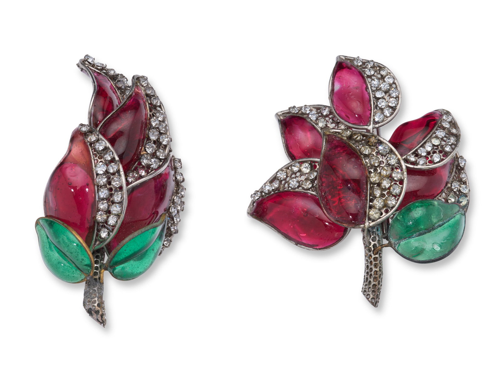 A PAIR OF RED & GREEN GRIPOIX GLASS & STRASS CRYSTAL BROOCHES ATTRIBUTED TO MAISON GRIPOIX, CIRCA (1 of 1)