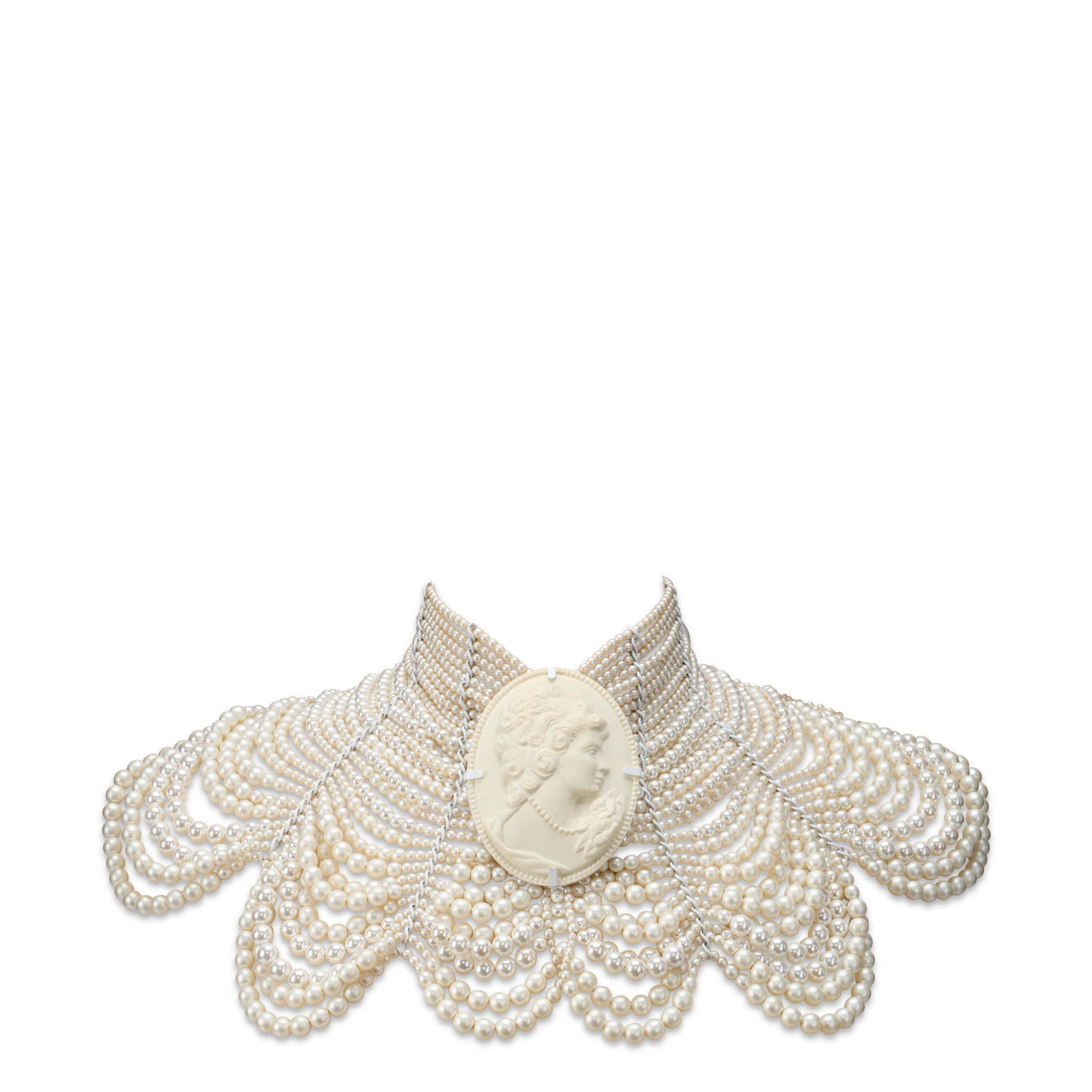 A MONUMENTAL FAUX PEARL & CAMEO NECKLACE ATTRIBUTED TO JOHN GALLIANO, CIRCA 2000: Details GRADE: 2 33 l x 15 drop cm
