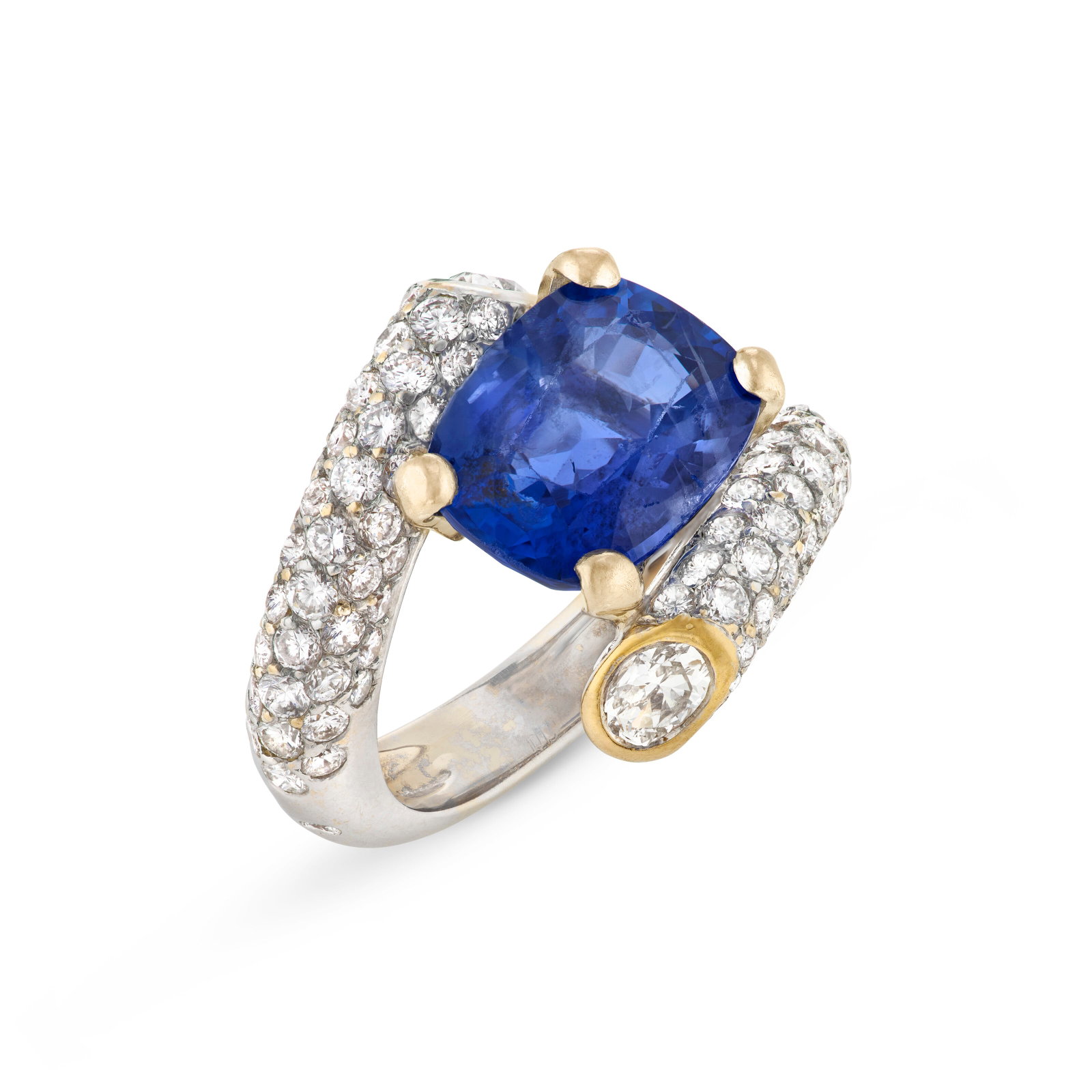 SAPPHIRE AND DIAMOND RING (1 of 4)