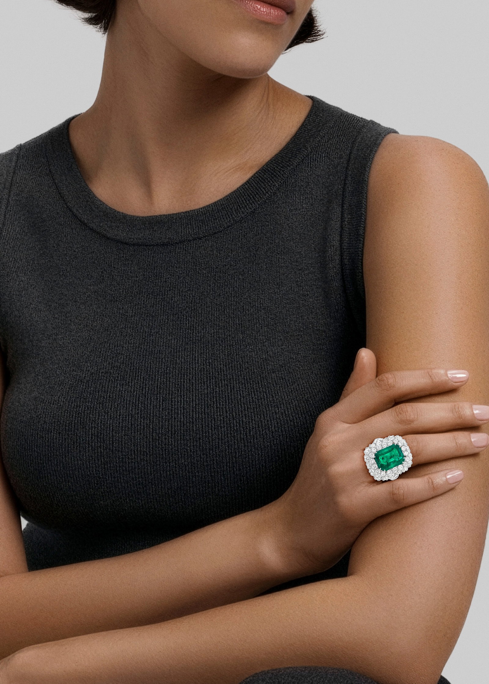 DAVID WEBB EMERALD AND DIAMOND RING - 2