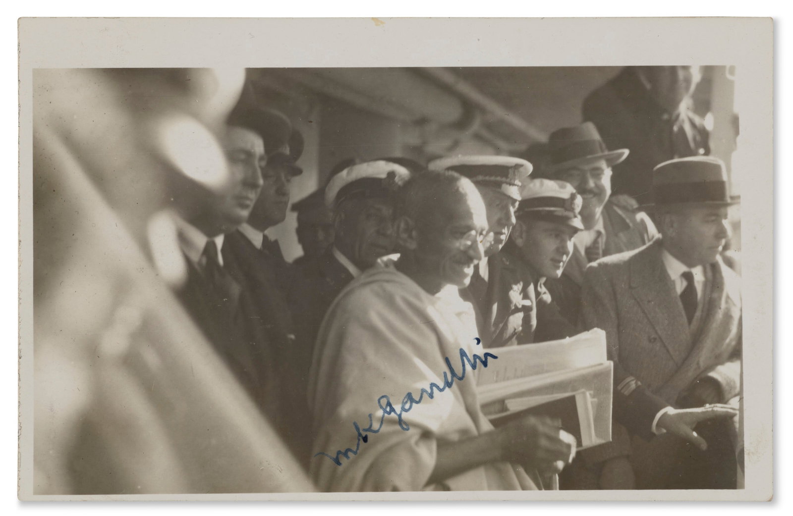 A SIGNED PHOTOGRAPH (1 of 1)