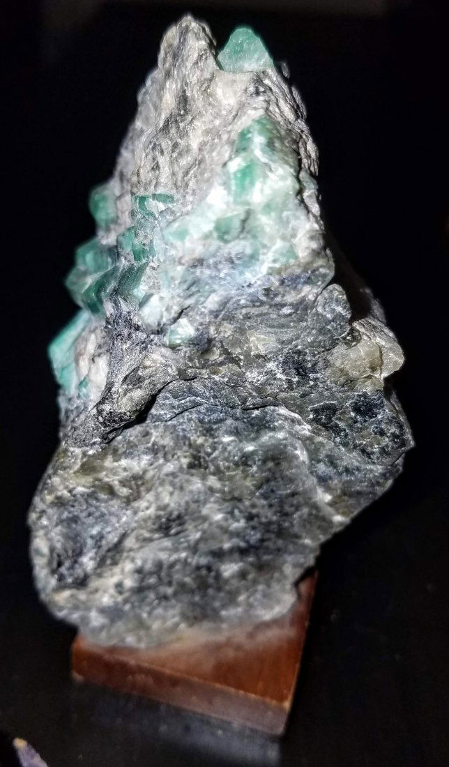 Raw Emeralds Colony On Wooden Base 330 gram! (1 of 3)