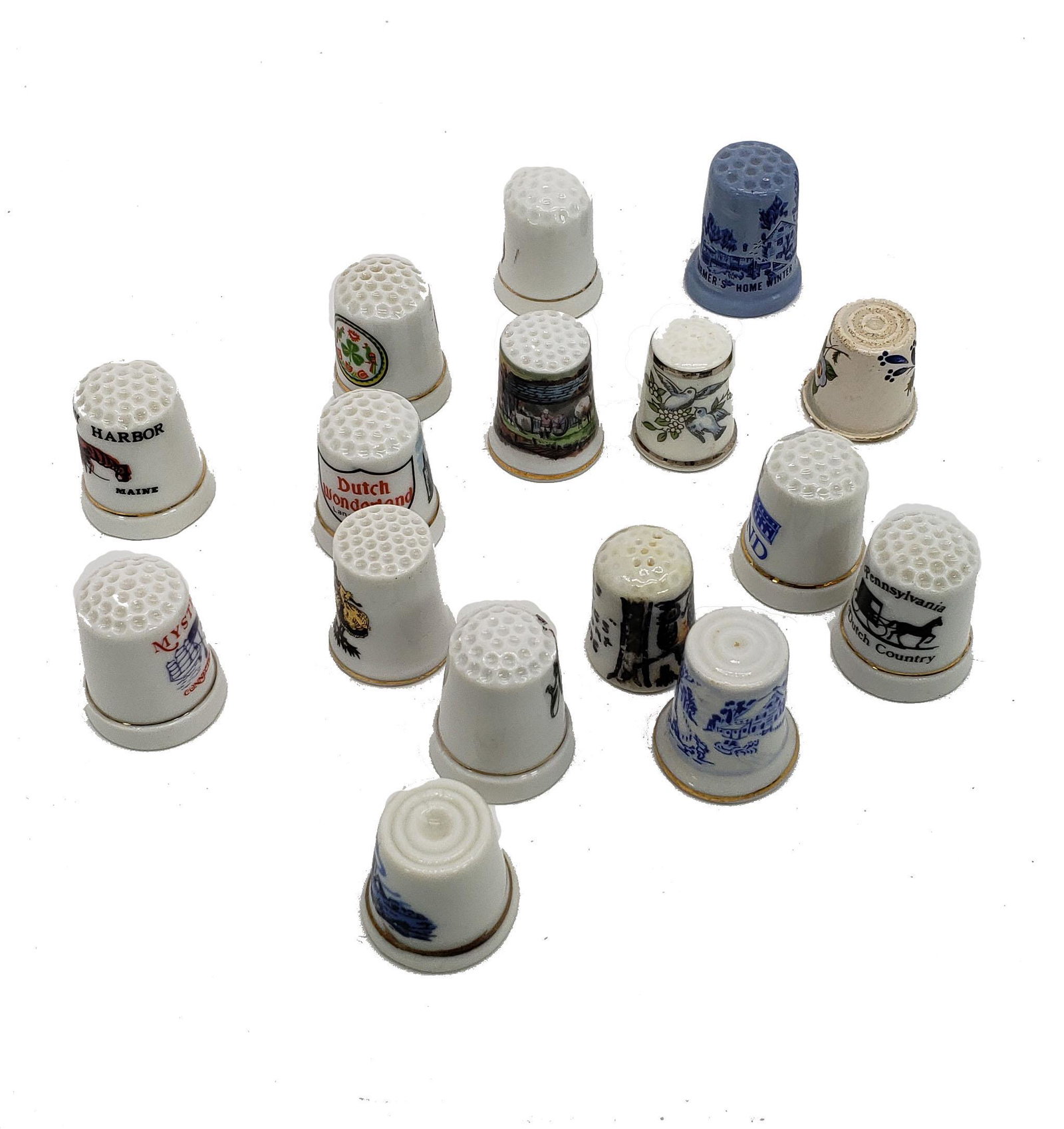 Lot Vintage Porcelain Thimbles: Very nice collection of assorted porcelain thimbles from around the world,in good vintage condition, total 14 thimbles. Please look at the pictures carefully, they are a great part of the description.