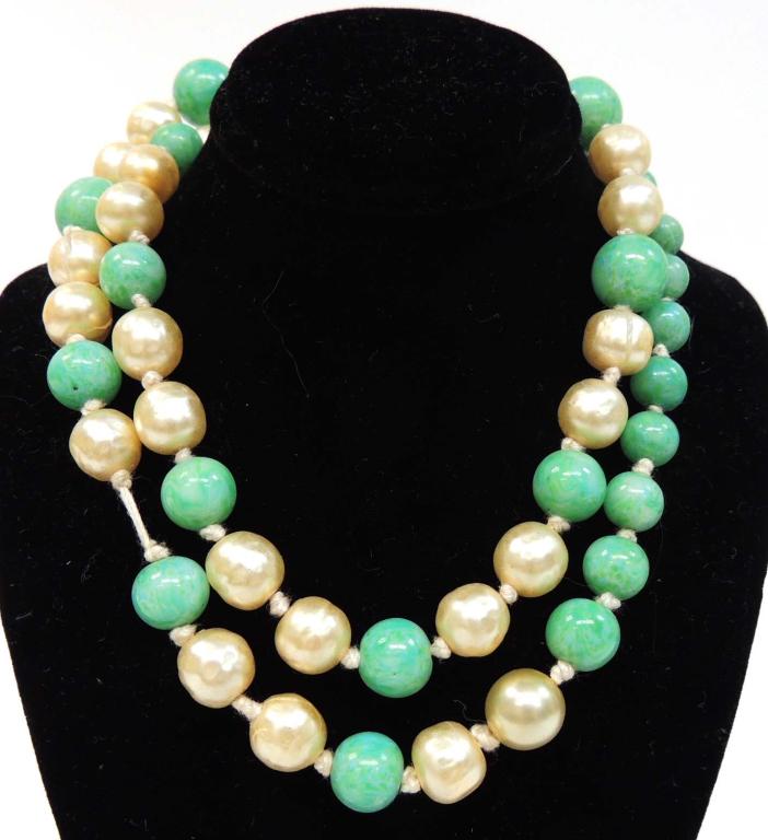 2 Vintage Necklaces (1 of 4)