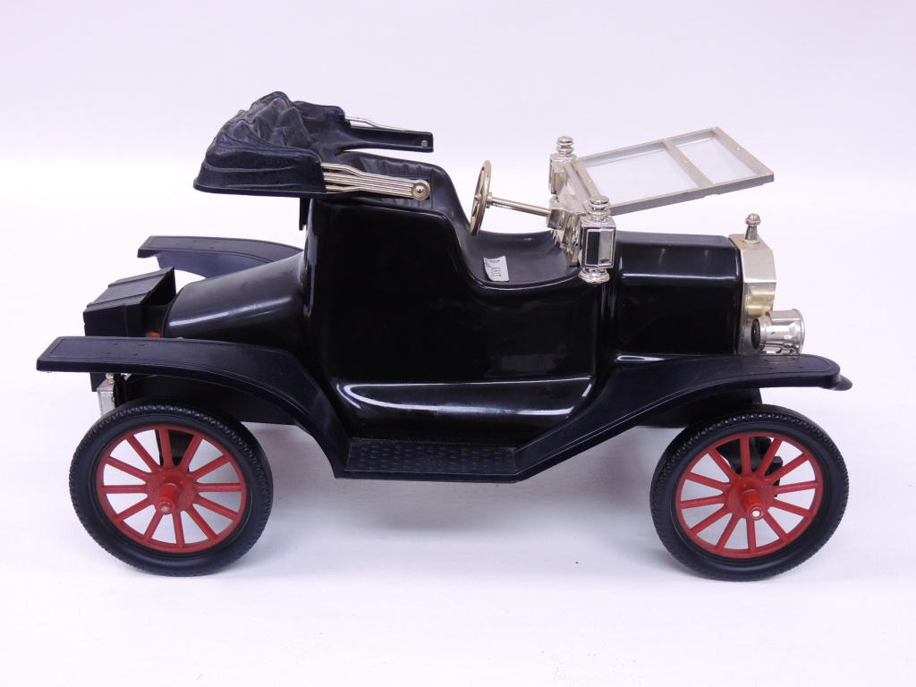 Jim Beam Early Ford Road Car Decanter: Black. Sealed but EMPTY.
