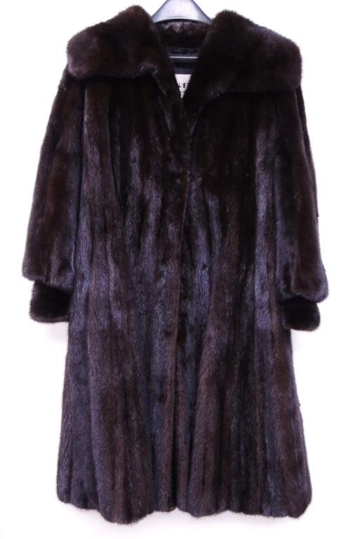 Joseph Poppie Chicago Long Mink Coat: Size 12. ** ESTIMATED TIME OF SALE **: 7:16 pm CST.