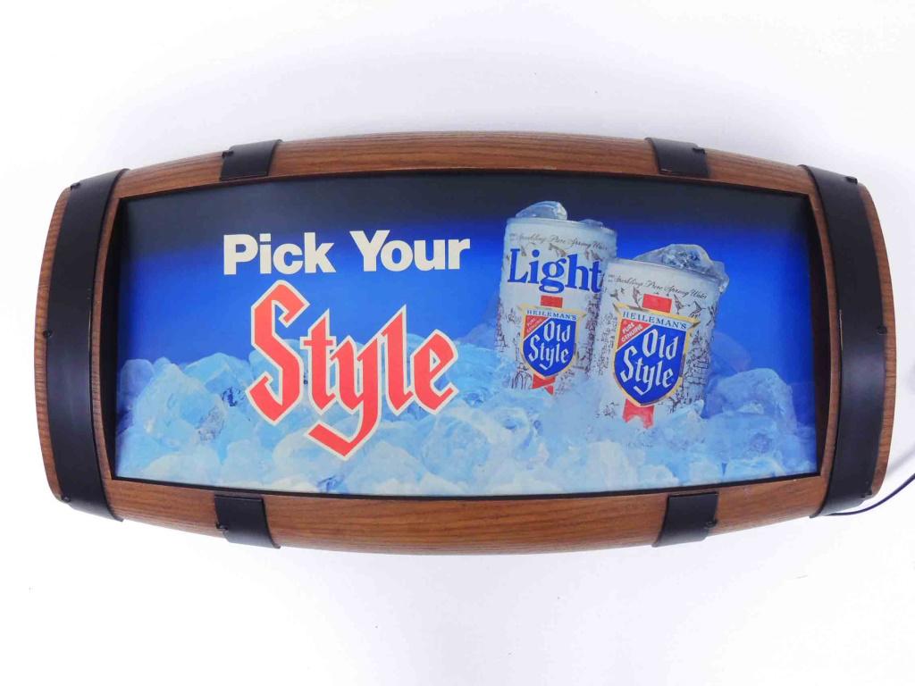 Old Style Barrel Light: working. Heileman Barrel Back Bar