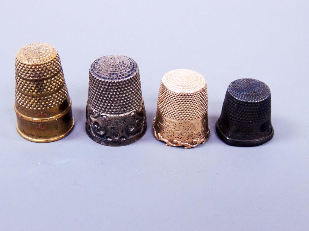 Thimbles (4). 1 is 14k gold.: Vintage. 14k gold (tested) - 3.23g. 2 are likely sterling (not tested).