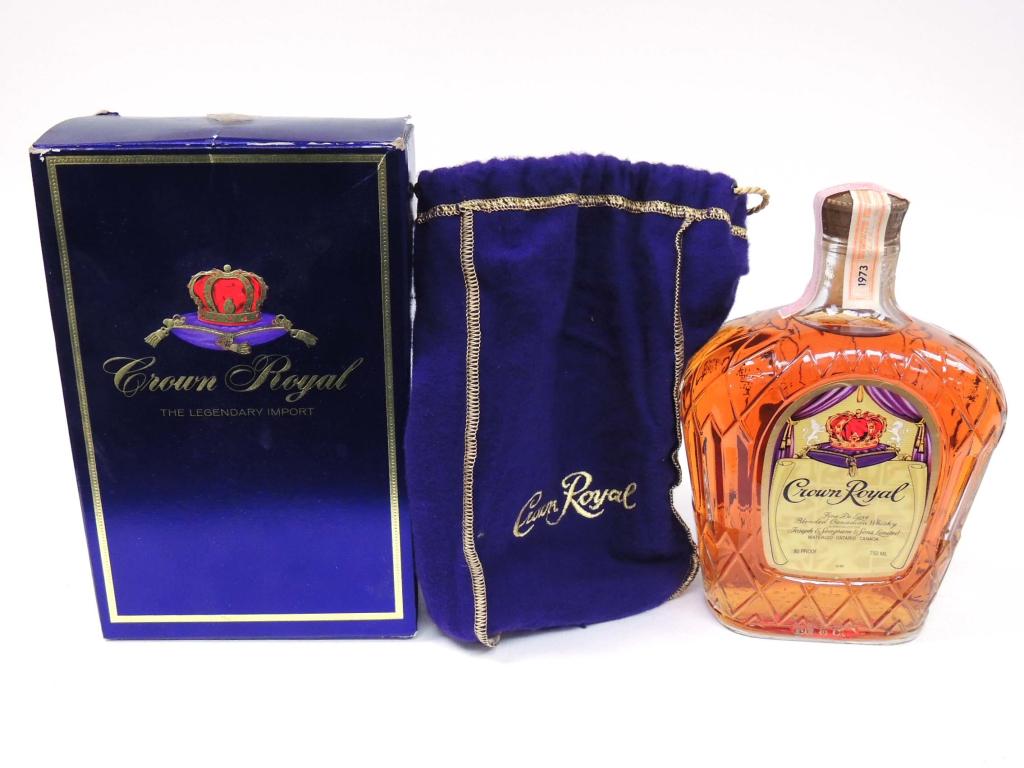 Bottle: 1973 Crown Royal: Bag + Box sealed, 750 ml.