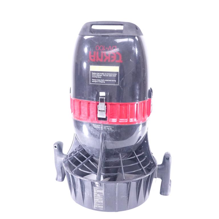 Tekna DV-100 SCUBA Scooter: Forerunner of the Oceanic Mako model. Left hand controller has no resistance/spring. *****NO SHIPPING IS AVAILABLE IN HOUSE ON THIS! ******We will work with your shipper or drop off to be packed by Lo