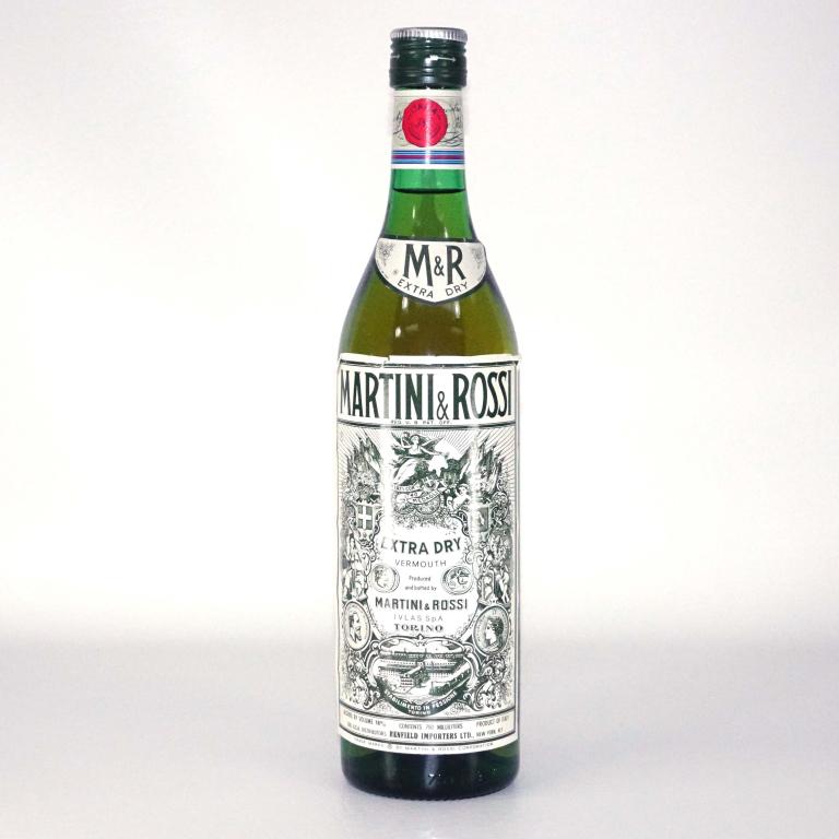 Bottle: Martini & Rossi Extra Dry Vermouth: 750 mL, sealed.