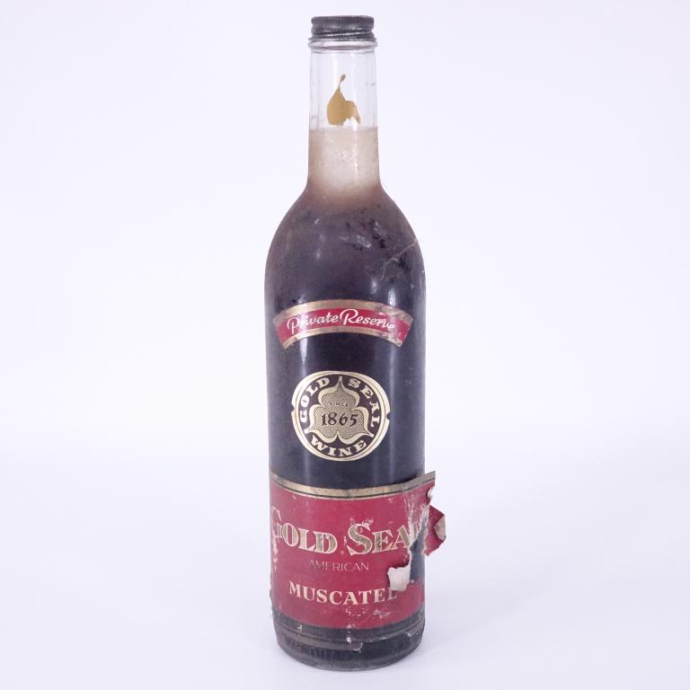 Bottle: Gold Seal Private Reserve Muscatel: 4/5 qt.