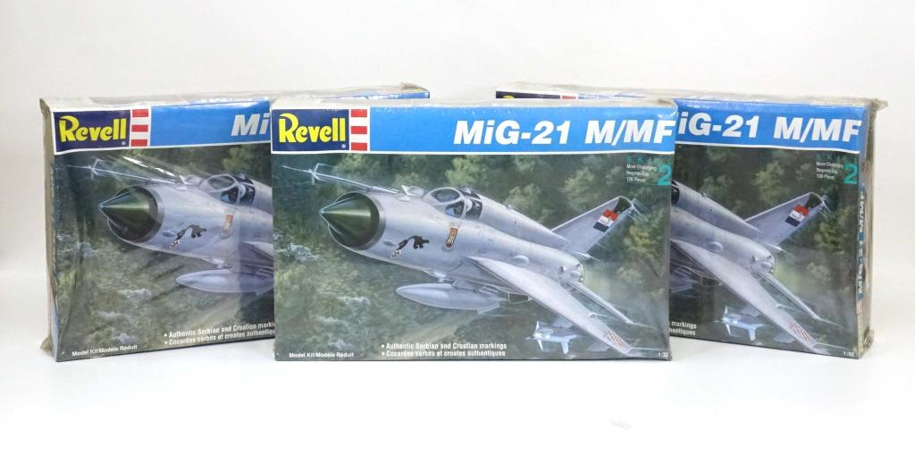 3 Vintage Revell Mig-21 M/MF Model Kit: 3 Revell Mig-21 M/MF Model Kit, 1994. Made in the U.S.A.