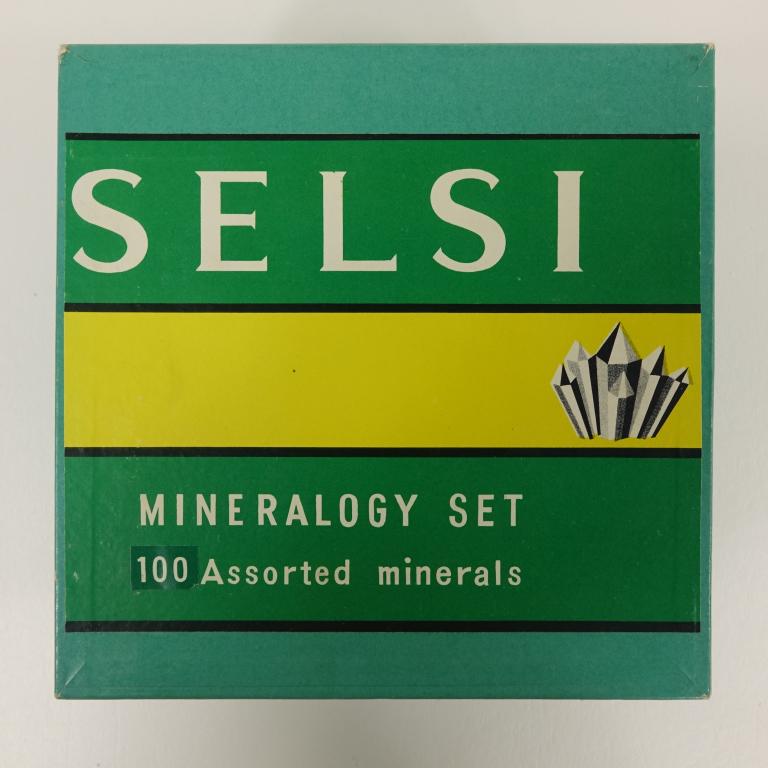 Vintage 100 Mineral Set from Selsi: Selsi complete Mineralogy Set with guide and boxes.