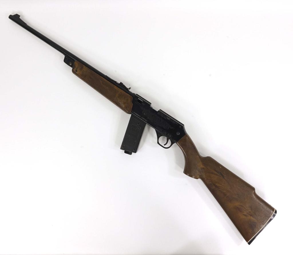 Daisy PowerLine 990 Pellet / BB Rifle - Dual Power: CO2 or Pump. Some paint spatter on side of gun ( scrapes off with fingernail). Lot number 0695 16375. Rifled Barrel.