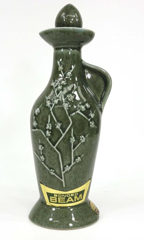 Jim Beam Regal China Decanter: *** IF YOU MAY NEED SHIPPING YOU MUST CALL IAN BEFORE BIDDING ON BOTTLES *** Seal cracked. 1957-65, 8 year, 4/5 quart, 100 proof.