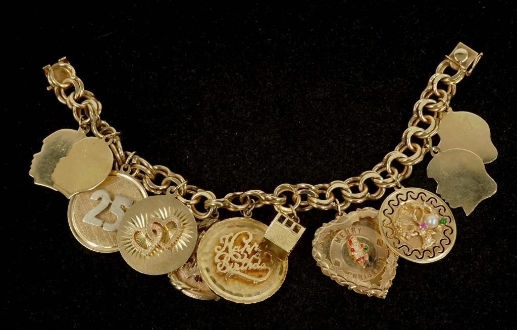 14k Gold Charm Bracelet: 75.5 g.