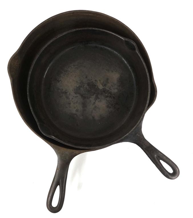 Griswold & Unmarked Cast Iron Pans: Griswold #8, and unmarked #6 cast iron pans.