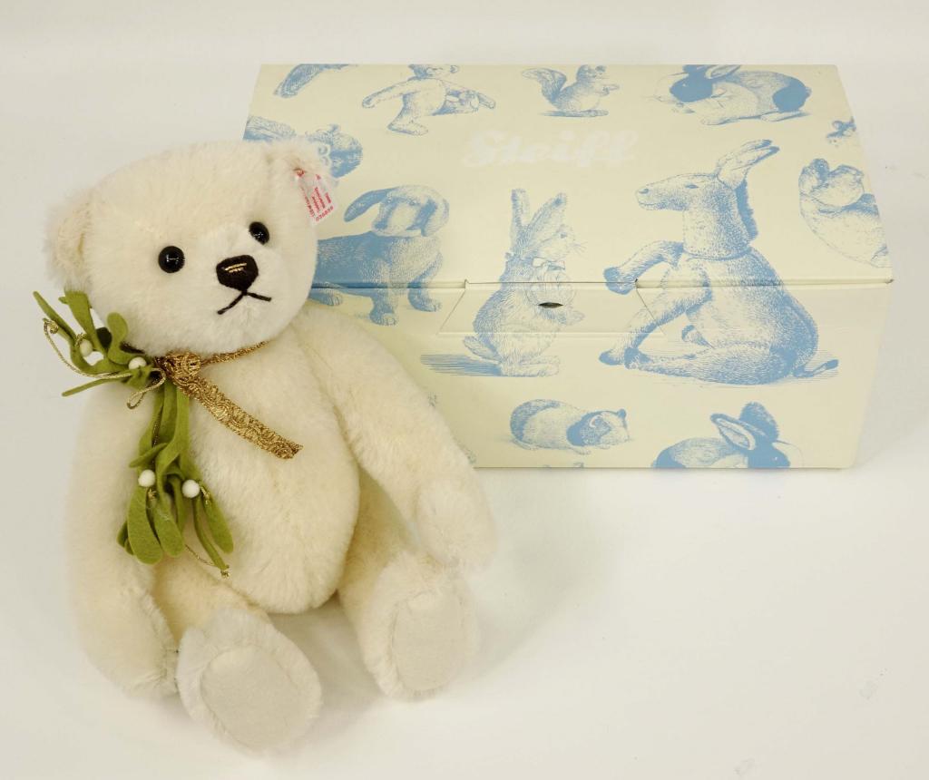 Steiff Mistletoe Christmas Teddy Bear: Steiff Mistletoe Christmas Teddy Bear. Model number (#036859). Excellent condition contains original box with certificates and tags still attached.