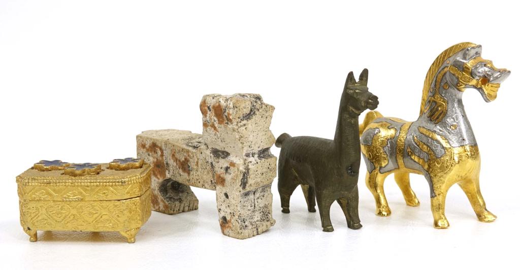 Animal Figurines With Pill Box: Animal figurines with pill box.